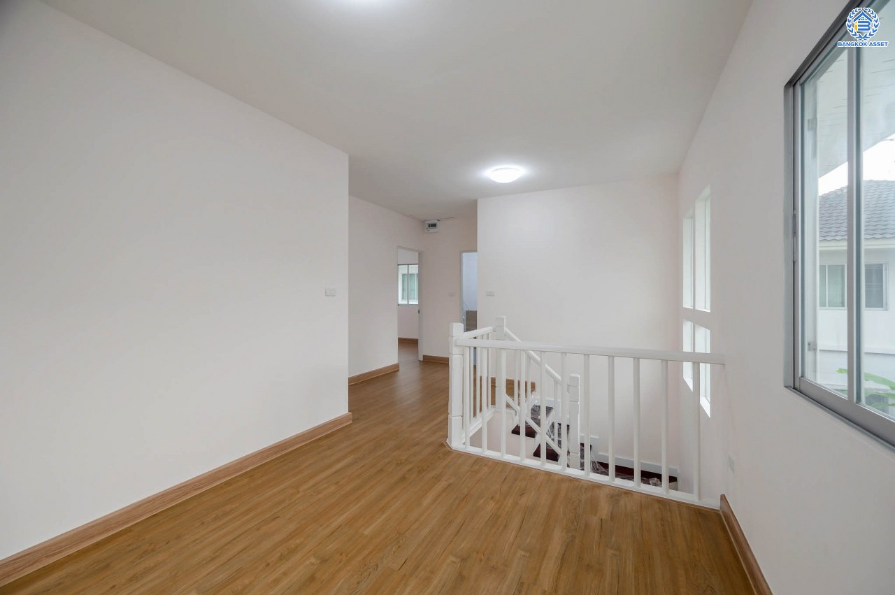 บ้านมือสองตกแต่งใหม่ โครงการ พฤกษ์ลดา พุทธสาคร จากแบรนด์ LH ตัวบ้านใกล้สวนสาธารณะ รองรับทุกความสุขบนเนื้อที่ 53.9 ตร.ว. ฟังก์ชัน 3 ห้องนอน 3 ห้องน้ำ จอดรถได้ 2 คัน เชื่อมต่อถนนเพชรเกษม, ถนนพุทธมณฑลสาย4, ถนนบรมราชชนนี ใกล้รถไฟฟ้าสายสีน้ำเงิน "สถานีหลักสอง" และ The Mall บางแค